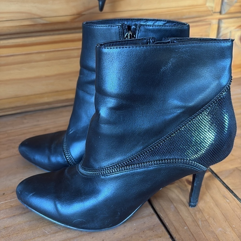 Kelly and Katie Black heeled ankle moto boots zipper accent stiletto size 6.5 - Picture 3 of 15
